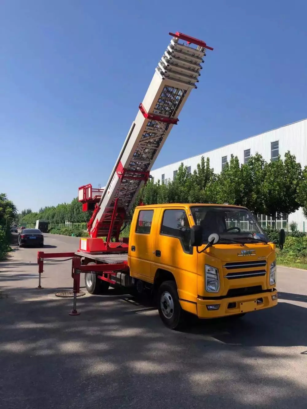 彭场镇附近的云梯车出租服务：轻松解决高空作业需求