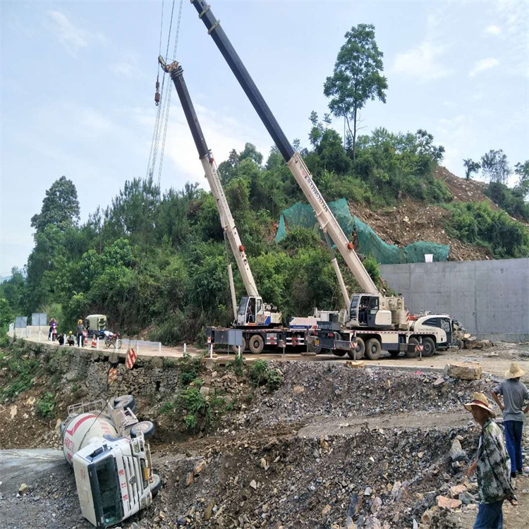 彭场镇汽车掉沟里叫吊车救援要多少钱